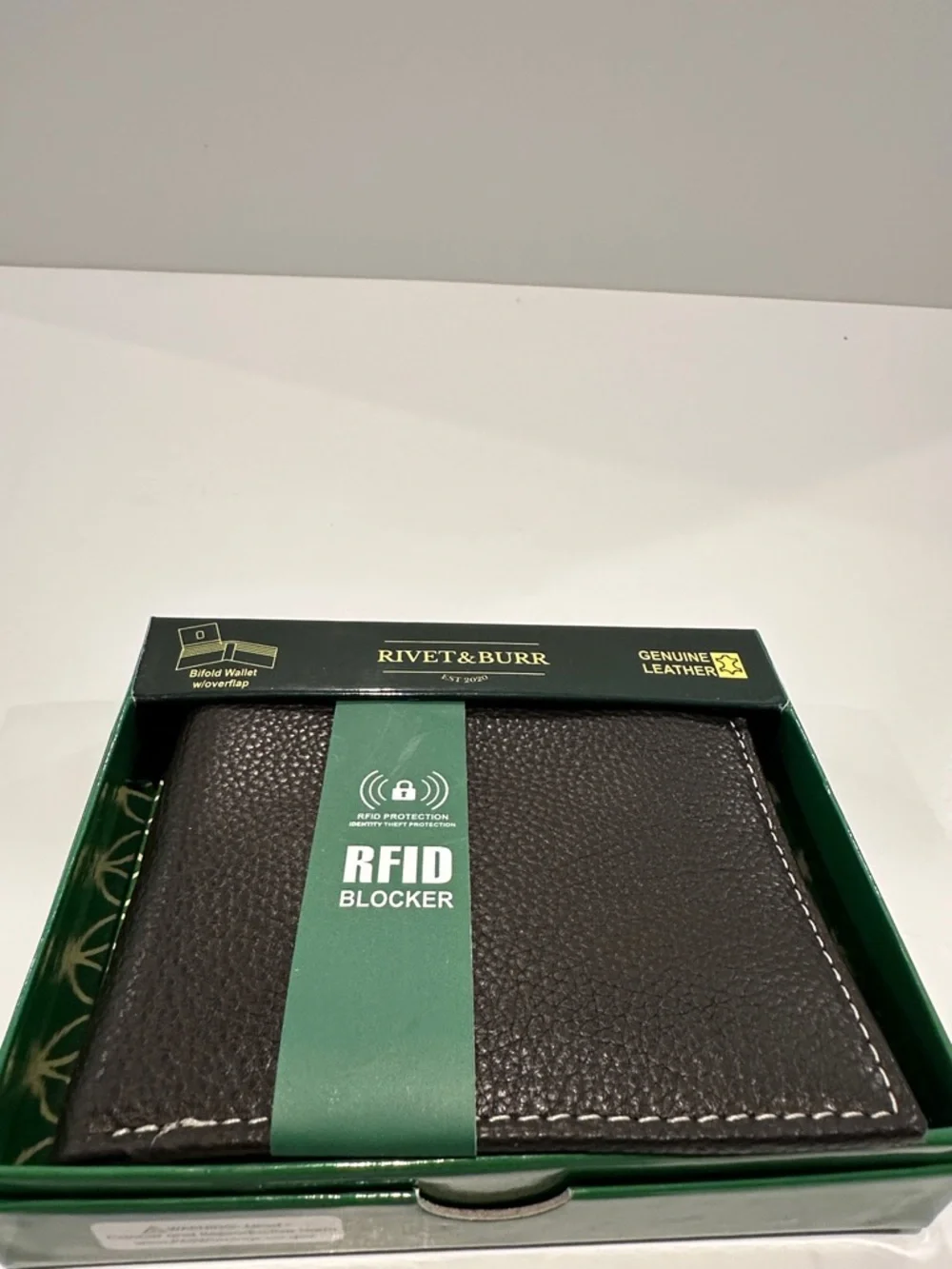Rivet & Burr Black Genuine Leather Bi-Fold w/overlap RFID Blocket Wallet.
